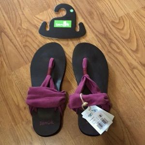 Sanuk Purple Slingback ST Sandal. 8, BNWT
